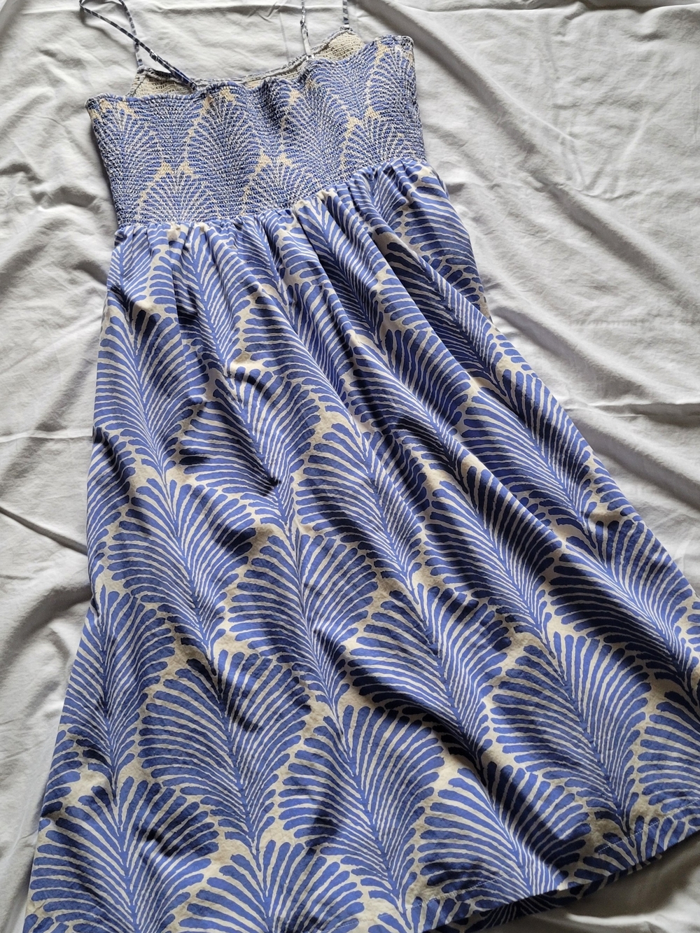 Abercrombie & Fitch Blue and White Smocked Sundress - Picture 4 of 7